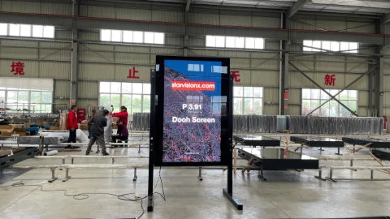 Poster pubblicitario stradale a LED con palo da 5500 nit resistente alle intemperie IP65